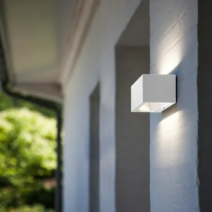 Lutec Aplique exterior LED Gemini - 10,5 W, 14 x 9 x 6,5 cm, Blanco, IP54 - Foto ambiente