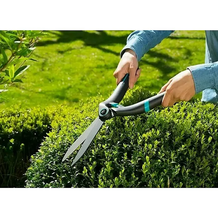 Gardena Ručne škare za živicu - Duljina oštrice: 18 cm, S protuprianjajućim premazom - Proizvod u upotrebi
