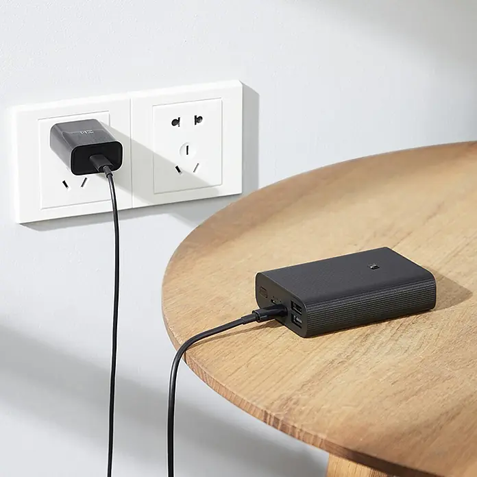 Xiaomi Powerbank 3 Ultrakompakt - Schwarz, Akkutyp: Lithium, Max. Leistung: 18 W - Anwendungsbeispiel