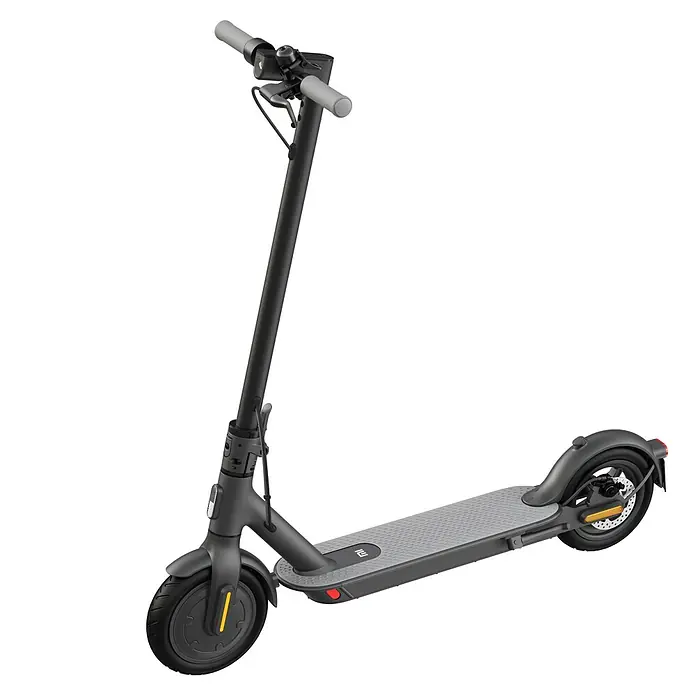Xiaomi E-Scooter Essential - Schwarz, Aluminium - Diagonale Ansicht