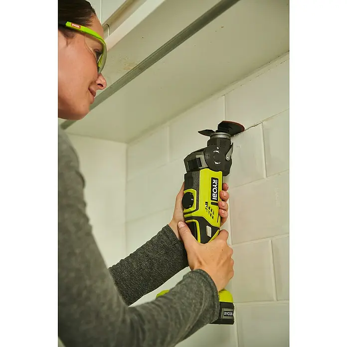 Ryobi ONE+ Akku-Multifunktionswerkzeug R18MT-0 - 18 V, Li-Ionen, Ohne Akku, Leerlaufdrehzahl: 10.000 U/min - 20.000 U/min - Anwendungsbeispiel