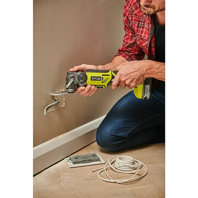 Ryobi ONE+ Akku-Multifunktionswerkzeug R18MT-0 - 18 V, Li-Ionen, Ohne Akku, Leerlaufdrehzahl: 10.000 U/min - 20.000 U/min - Anwendungsbeispiel