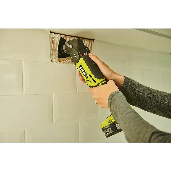 Ryobi ONE+ Akku-Multifunktionswerkzeug R18MT-0 - 18 V, Li-Ionen, Ohne Akku, Leerlaufdrehzahl: 10.000 U/min - 20.000 U/min - Anwendungsbeispiel