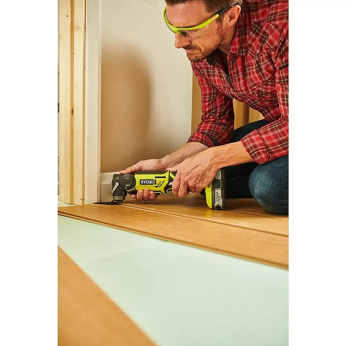 Ryobi ONE+ Akku-Multifunktionswerkzeug R18MT-0 - 18 V, Li-Ionen, Ohne Akku, Leerlaufdrehzahl: 10.000 U/min - 20.000 U/min - Anwendungsbeispiel