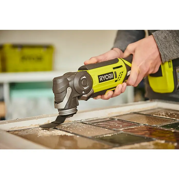 Ryobi ONE+ Akku-Multifunktionswerkzeug R18MT-0 - 18 V, Li-Ionen, Ohne Akku, Leerlaufdrehzahl: 10.000 U/min - 20.000 U/min - Anwendungsbeispiel