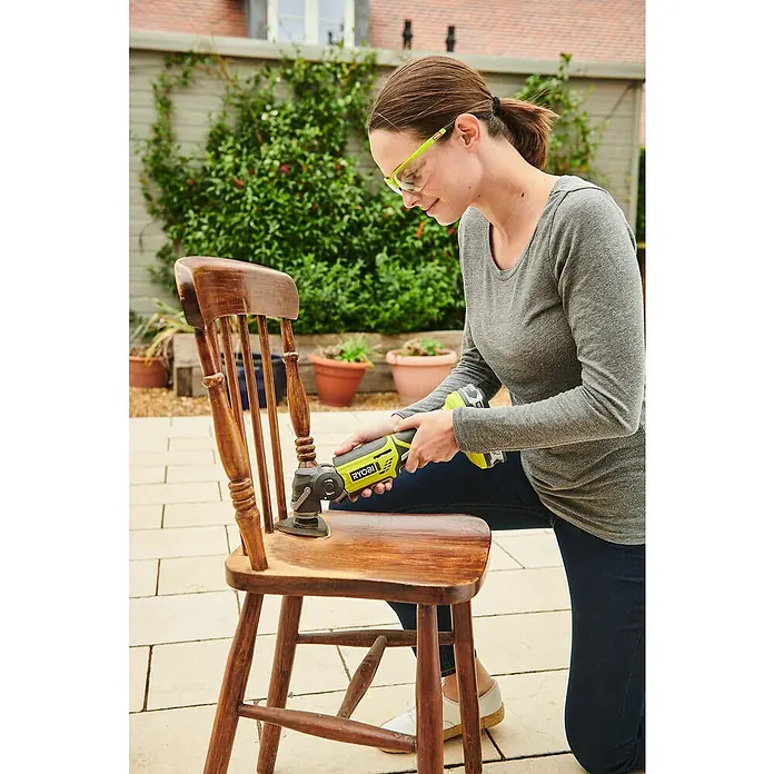 Ryobi ONE+ Akku-Multifunktionswerkzeug R18MT-0 - 18 V, Li-Ionen, Ohne Akku, Leerlaufdrehzahl: 10.000 U/min - 20.000 U/min - Anwendungsbeispiel
