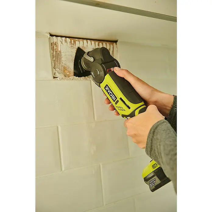 Ryobi ONE+ Akku-Multifunktionswerkzeug R18MT-0 - 18 V, Li-Ionen, Ohne Akku, Leerlaufdrehzahl: 10.000 U/min - 20.000 U/min - Anwendungsbeispiel