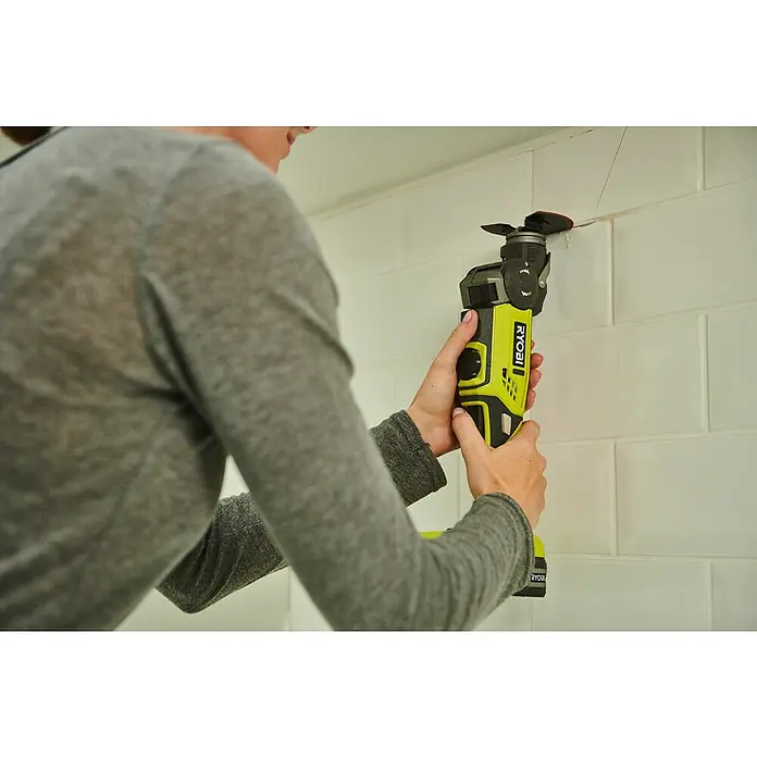 Ryobi ONE+ Akku-Multifunktionswerkzeug R18MT-0 - 18 V, Li-Ionen, Ohne Akku, Leerlaufdrehzahl: 10.000 U/min - 20.000 U/min - Anwendungsbeispiel