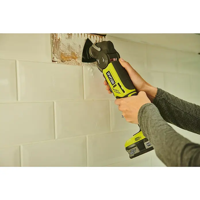 Ryobi ONE+ Akku-Multifunktionswerkzeug R18MT-0 - 18 V, Li-Ionen, Ohne Akku, Leerlaufdrehzahl: 10.000 U/min - 20.000 U/min - Anwendungsbeispiel