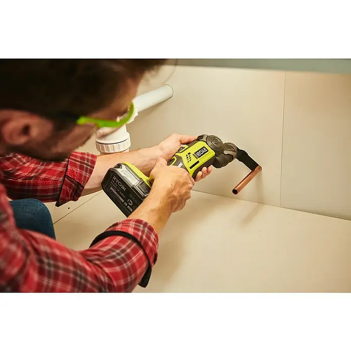 Ryobi ONE+ Akku-Multifunktionswerkzeug R18MT-0 - 18 V, Li-Ionen, Ohne Akku, Leerlaufdrehzahl: 10.000 U/min - 20.000 U/min - Anwendungsbeispiel