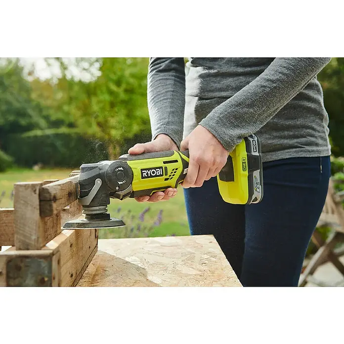 Ryobi ONE+ Akku-Multifunktionswerkzeug R18MT-0 - 18 V, Li-Ionen, Ohne Akku, Leerlaufdrehzahl: 10.000 U/min - 20.000 U/min - Anwendungsbeispiel