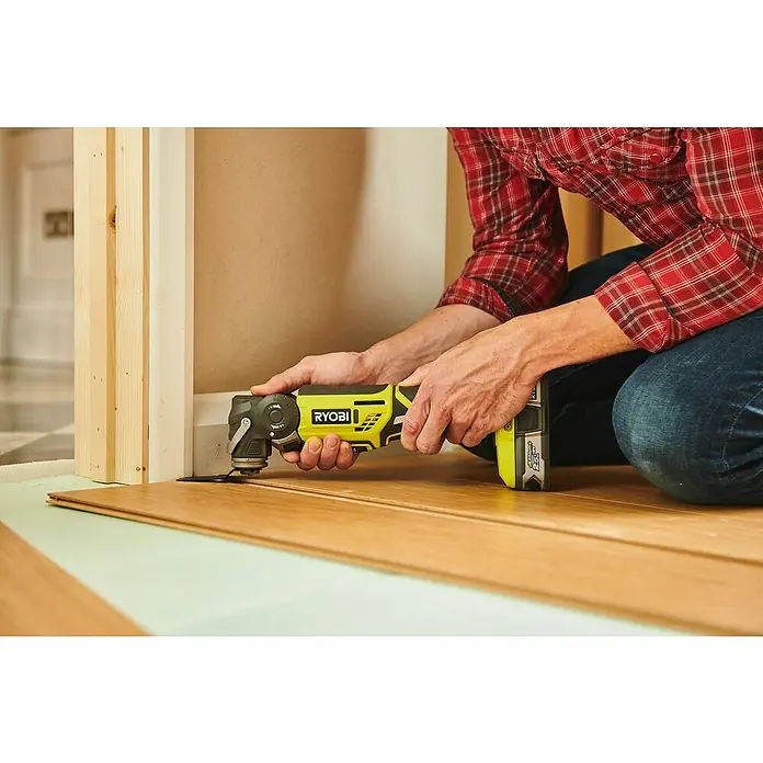 Ryobi ONE+ Akku-Multifunktionswerkzeug R18MT-0 - 18 V, Li-Ionen, Ohne Akku, Leerlaufdrehzahl: 10.000 U/min - 20.000 U/min - Anwendungsbeispiel