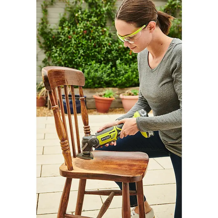Ryobi ONE+ Akku-Multifunktionswerkzeug R18MT-0 - 18 V, Li-Ionen, Ohne Akku, Leerlaufdrehzahl: 10.000 U/min - 20.000 U/min - Anwendungsbeispiel