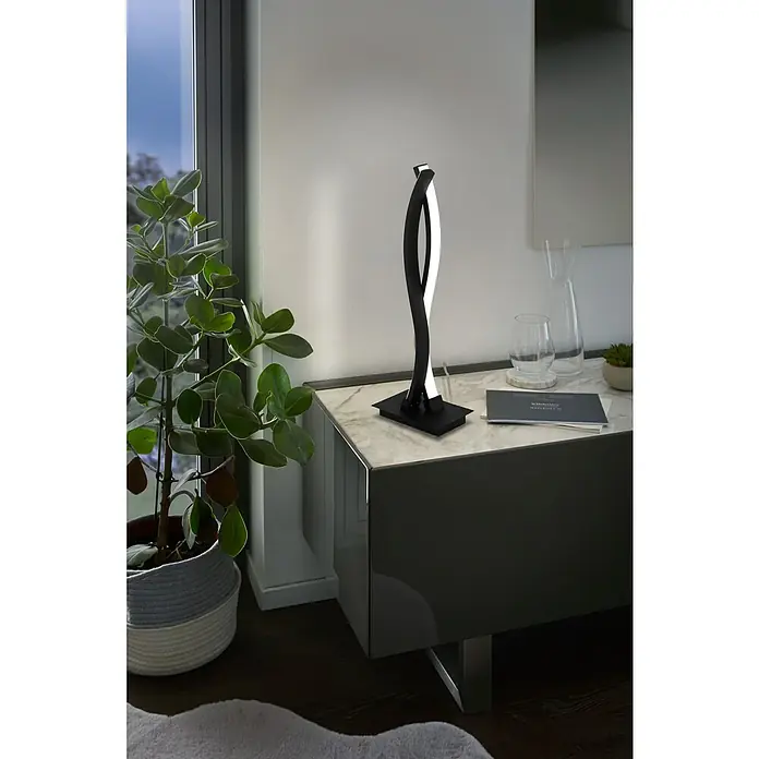 Eglo Lasana 3 Lámpara de sobremesa LED - 10 W, L x An x Al: 10 x 16 x 46 cm, Negro, Blanco cálido - Foto ambiente