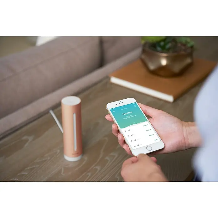 Netatmo Monitor de calidad del aire interior - Seguridad infantil, 4,5 x 4,5 x 15,5 cm - Producto en uso