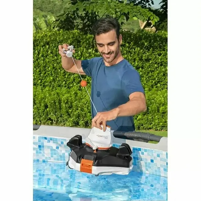 Bestway Usisivač za bazen Aquarover - D x Š x V: 40,5 x 39,9 x 28,5 cm, Namijenjeno za: Okrugle bazene promjera do 7,32 m ili ukupne površine 45 m², Pravokutne bazene dužine do 9,56 m ili ukupne površine 43 m² - Proizvod u upotrebi