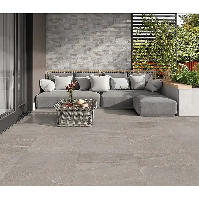 BHS Showroom Pavimento porcelánico Tempo Antislip - 60,5 x 60,5 cm, Ceniza, Efecto piedra - Foto ambiente