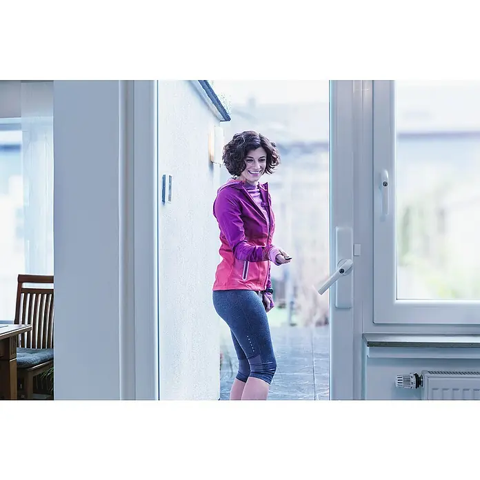Abus HomeTec Pro Funk-Fensterantrieb FCA 3000 - Silber, Alarmsignal: 110 dB - Anwendungsbeispiel