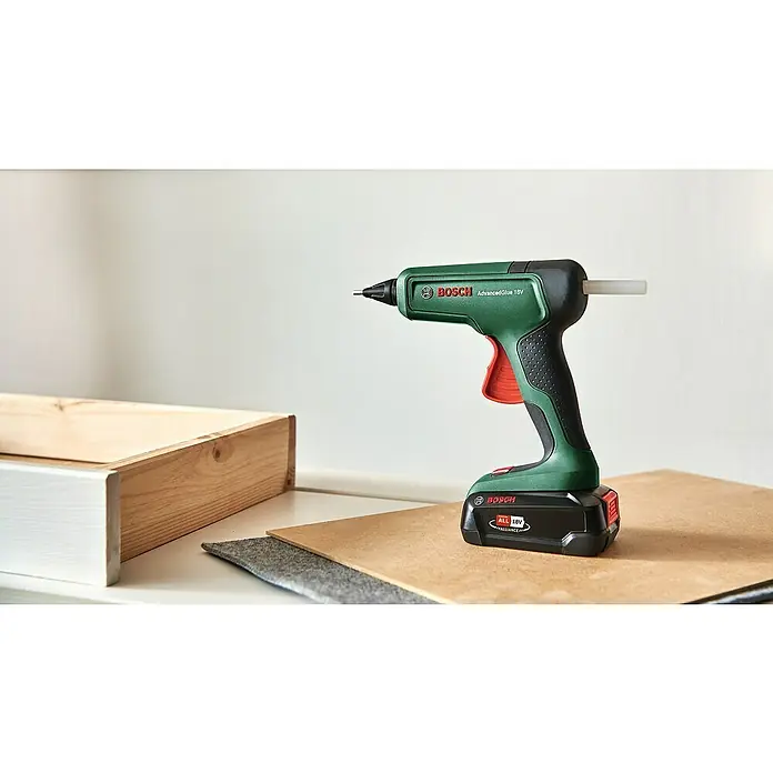 Bosch 18 V Power for All Akku-Heißklebepistole AdvancedGlue 18V - 18 V, Ohne Akku, Temperaturbereich: +130 °C bis +200 °C - Stimmungsaufnahme