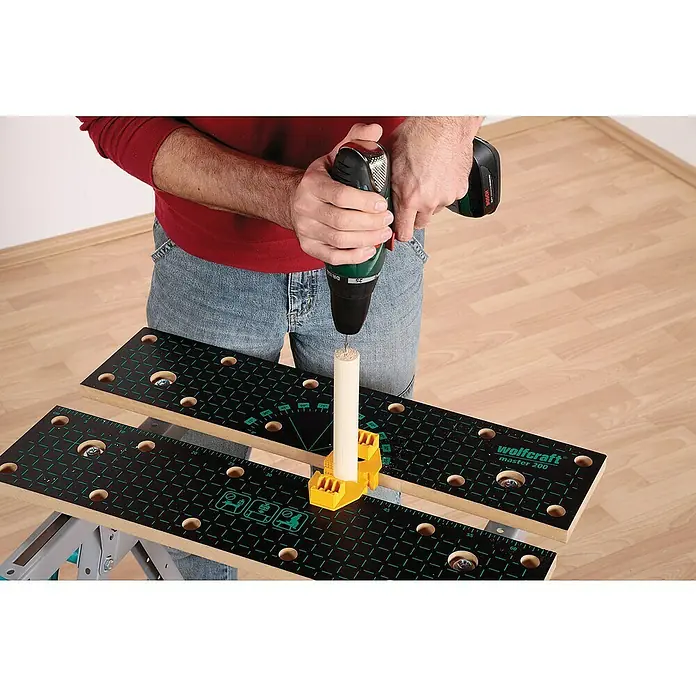 Wolfcraft Master Spann- & Arbeitstisch Master 200 - Arbeitshöhe: 800 mm, Größe Arbeitstisch: 64,5 x 30 cm - Anwendungsbeispiel
