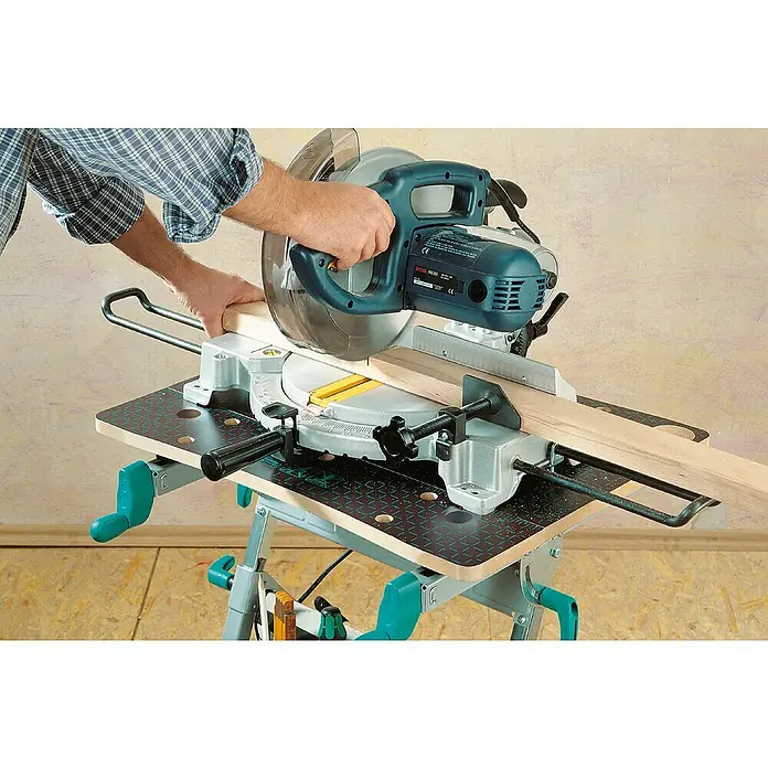 Wolfcraft Master Spann- & Arbeitstisch Master 600 - Arbeitshöhe: 780 mm - 950 mm, Größe Arbeitstisch: 65 x 42 cm - Anwendungsbeispiel