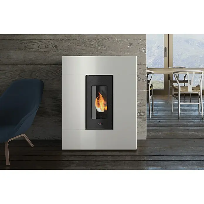 Estufa de pellets Pasillo 8 - 7,7 kW, Volumen de calefacción: 150 m³, Blanco - Foto ambiente