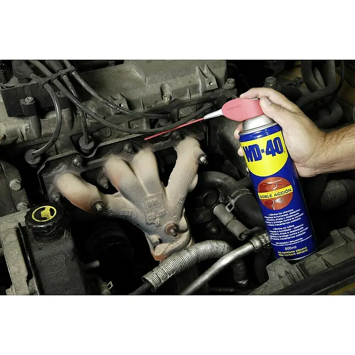 WD-40 Lubricante Doble Acción - 500 ml - Producto en uso