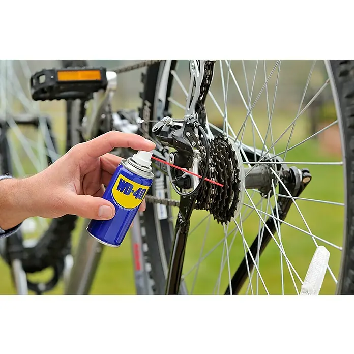 WD-40 Aceite para herrajes multiuso - 100 ml - Producto en uso