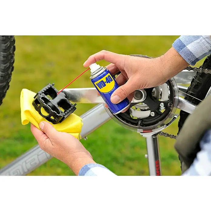 WD-40 Aceite para herrajes multiuso - 100 ml - Producto en uso