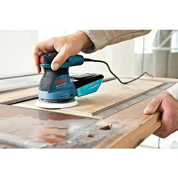Bosch Professional Exzenterschleifer GEX 125-1 AE - 250 W, Durchmesser Schleifteller: 125 mm, Leerlaufdrehzahl: 7.500 U/min - 12.000 U/min - Anwendungsbeispiel