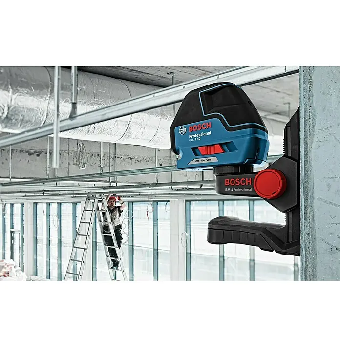 Bosch Professional Linijski laser GLL 3-50 - Radno područje: 10 m (bez prijamnika) - Proizvod u upotrebi