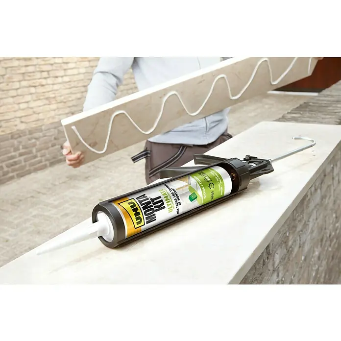 UHU Adhesivo para montaje Ultimate - 440 g - Producto en uso