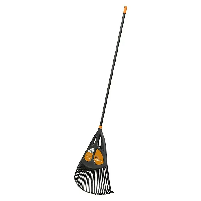 Fiskars Solid Laubbesen XL - Arbeitsbreite: 65 cm, Anzahl Zinken: 27, Langstiel - Diagonale Ansicht
