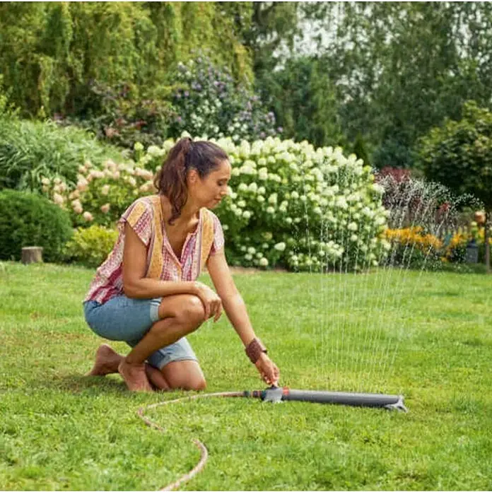 Gardena Kvadratni raspršivač vode Aquazoom S - Maksimalna površina raspršivača: 150 m² - Proizvod u upotrebi