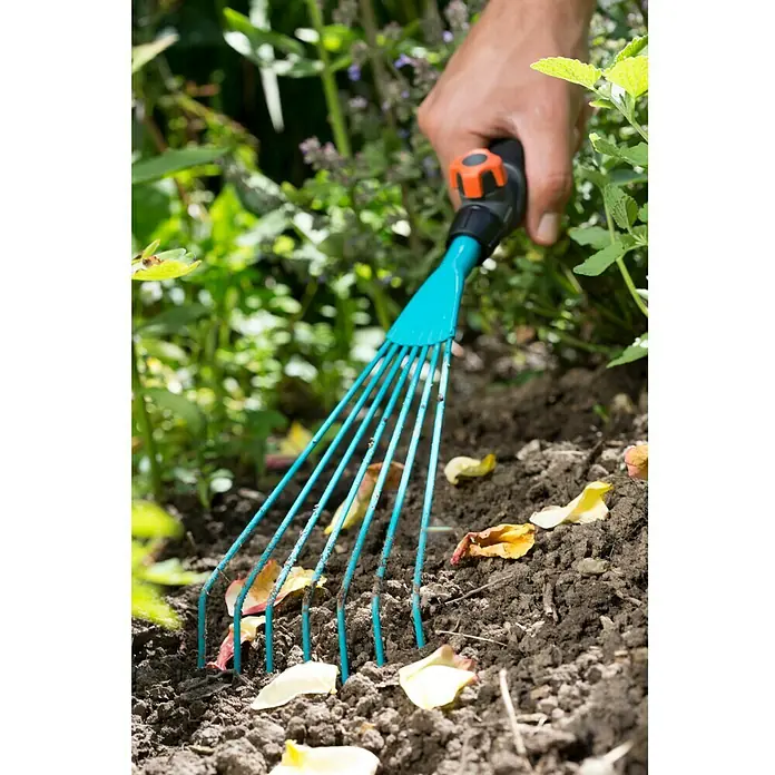 Gardena Combisystem Žičana metlica za rahljenje - Radna širina: 12 cm, Plemeniti čelik - Proizvod u upotrebi