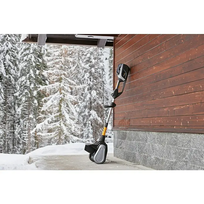 Alpina Akku-Schneefräse AST 48 AE Set - 48 V, 1 Akku, Li-Ionen, 2 Ah, Arbeitsbreite: 30 cm - Stimmungsaufnahme