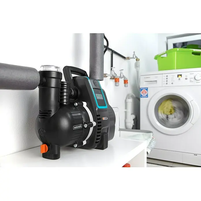 Gardena Smart system Kućna pumpa za vodu - 2 -dij., 1.300 W, Maksimalni protok: 5.000 l/h, Maksimalni tlak: 5 bar - Gardena kućni vodovodni sustav s automatskom funkcijom idealan je za navodnjavanje vrta i opskrbu kućanstva vodom.