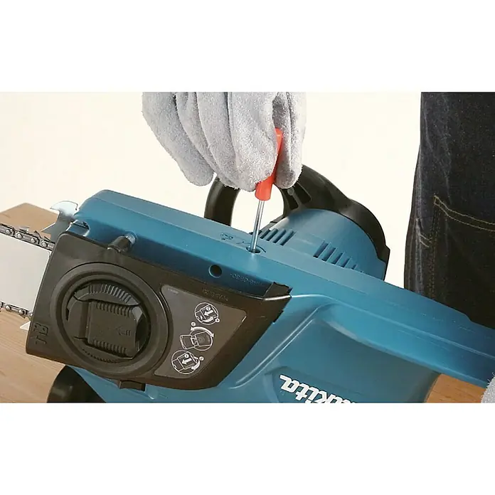 Makita Elektro-Kettensäge UC4041A - 1.800 W, Schwertlänge: 40 cm - Anwendungsbeispiel