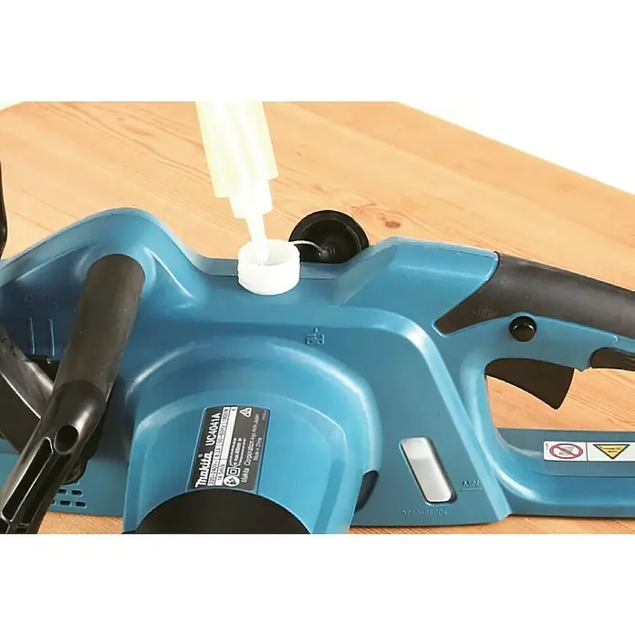 Makita Elektro-Kettensäge UC4041A - 1.800 W, Schwertlänge: 40 cm - Anwendungsbeispiel
