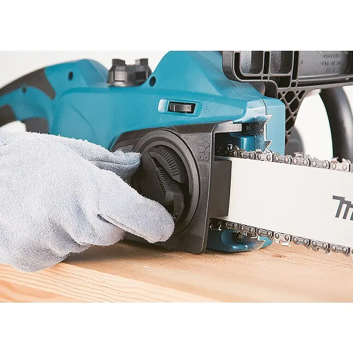 Makita Elektro-Kettensäge UC4041A - 1.800 W, Schwertlänge: 40 cm - Anwendungsbeispiel
