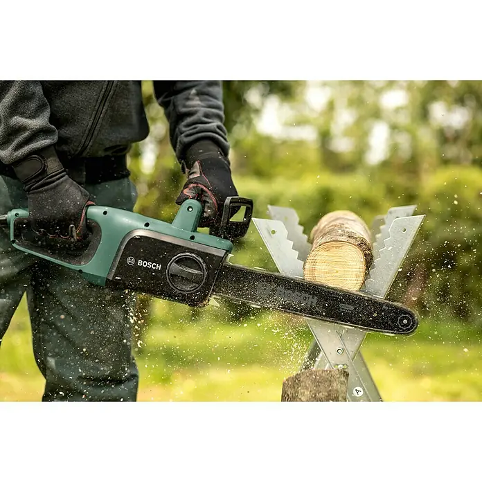 Bosch Elektrische kettingzaag Universalchain 40 - 1.800 W, Lengte zaagblad: 40 cm - Toepassingsvoorbeeld