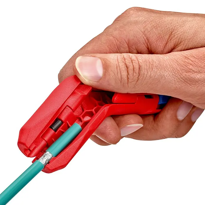 Knipex Universal-Entmanteler - Geeignet für: 0,2/0,3/0,8/1,5/2,5/4 mm² Kabelquerschnitt - Anwendungsbeispiel