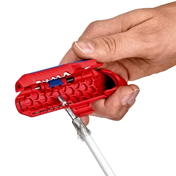 Knipex Universal-Entmanteler - Geeignet für: 0,2/0,3/0,8/1,5/2,5/4 mm² Kabelquerschnitt - Anwendungsbeispiel