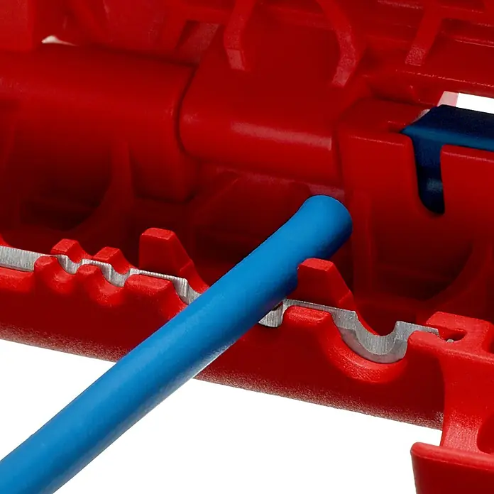 Knipex Universal-Entmanteler - Geeignet für: 0,2/0,3/0,8/1,5/2,5/4 mm² Kabelquerschnitt - Anwendungsbeispiel