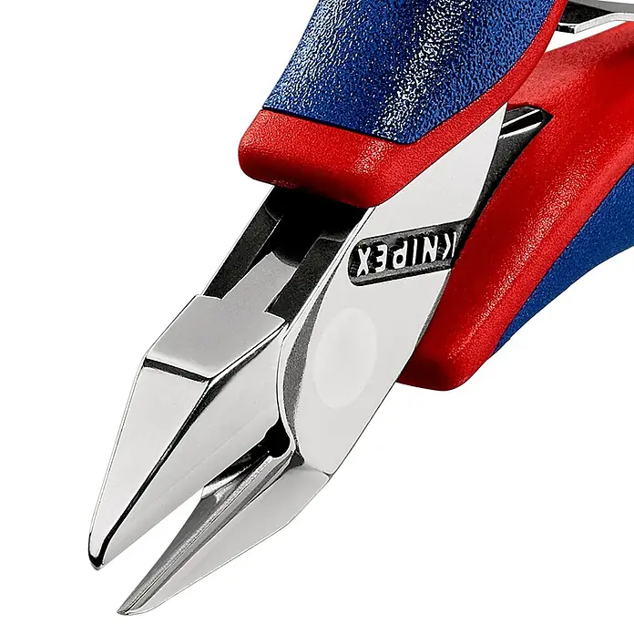 Knipex Seitenschneider - Länge: 115 mm, Material Griff: Mehrkomponenten-Hülle, Spitz, Ausführung Kopf: Mit kleiner Facette, Härte Schneide: Ca. 60 HRC - Detailaufnahme
