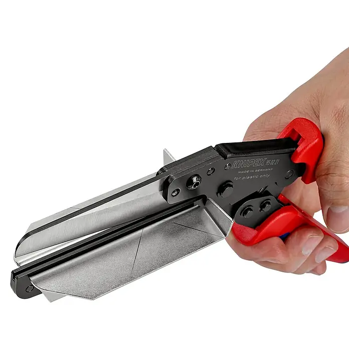 Knipex Schere - Geeignet für: Kunststoffprofile, Schnittlänge: 110 mm - Anwendungsbeispiel