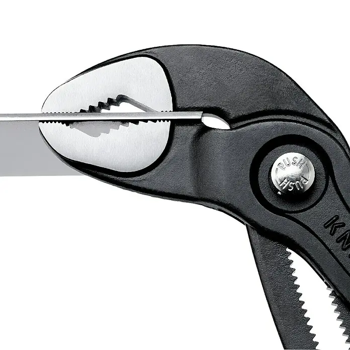 Knipex Vízpumpa fogó Cobra - Hosszúság: 180 mm - Használati példa