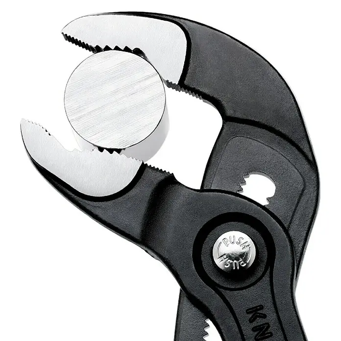 Knipex Vízpumpa fogó Cobra - Hosszúság: 180 mm - Használati példa
