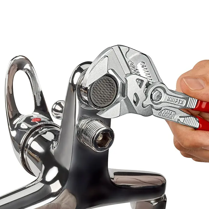 Knipex Zangenschlüssel - Greifkapazität Muttern: 35 mm, Vernickelt, Kunststoff überzogen - Anwendungsbeispiel
