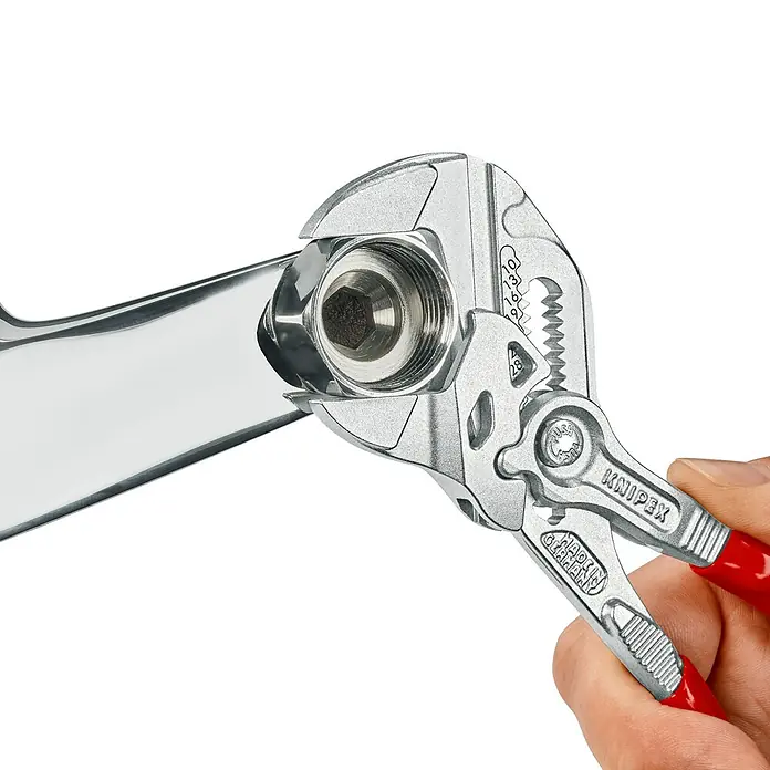 Knipex Zangenschlüssel - Greifkapazität Muttern: 35 mm, Vernickelt, Kunststoff überzogen - Anwendungsbeispiel